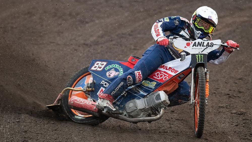 Přijelo eso z Ruska. Zachraňuje zchátralou ligu v Anglii