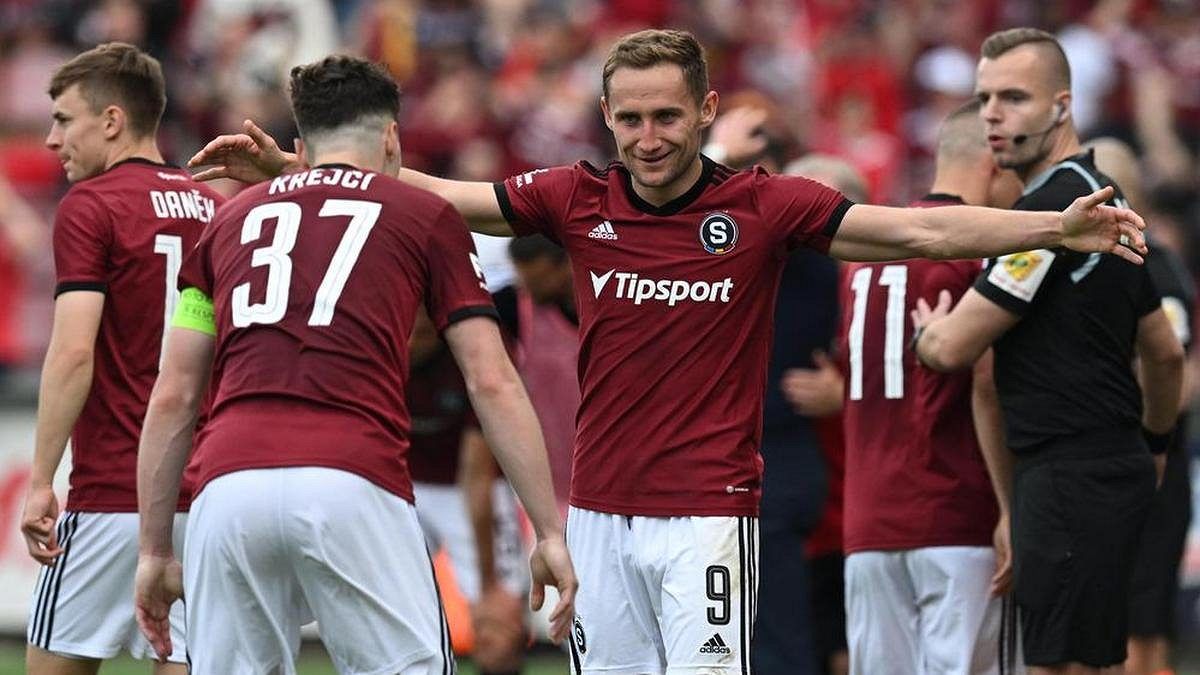 Slavia má smůlu, Sparta si titul utéct nenechá. Slavit bude už na Slovácku