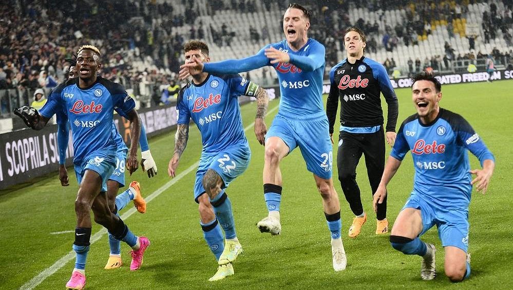 V Neapoli se kvůli případným mistrovským oslavám bude hrát až v neděli