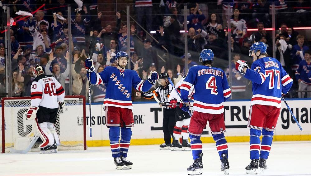 Chytil asistencí pomohl Rangers k prodloužení série, Toronto slaví po 19 letech
