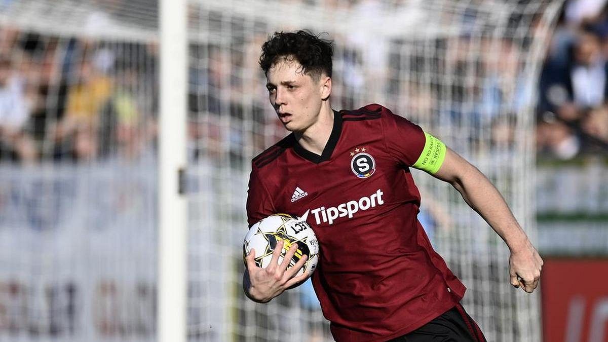 FOTBAL ONLINE: Slavia uniká, Sparta musí reagovat ve šlágru s Plzní. Klokani hrají ve Zlíně