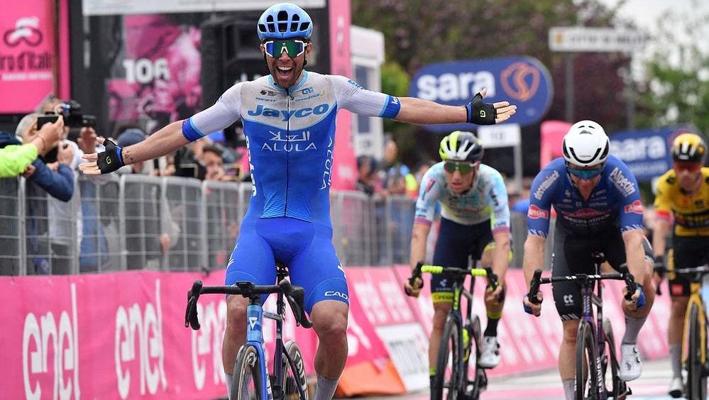 Australan Matthews si ve spurtu do kopce připsal po osmi letech triumf na Giru