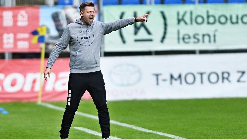 Pelta ho odvolal po telefonu. Bylo to rychlý, říká Horejš. Okomentoval i hádku s hráčem