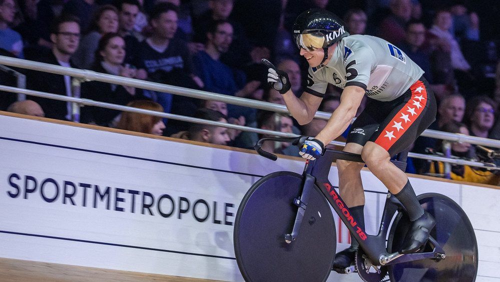 Dráhař Bábek se s kariérou rozloučil vítězně, ovládl keirin na Velké ceně Brna