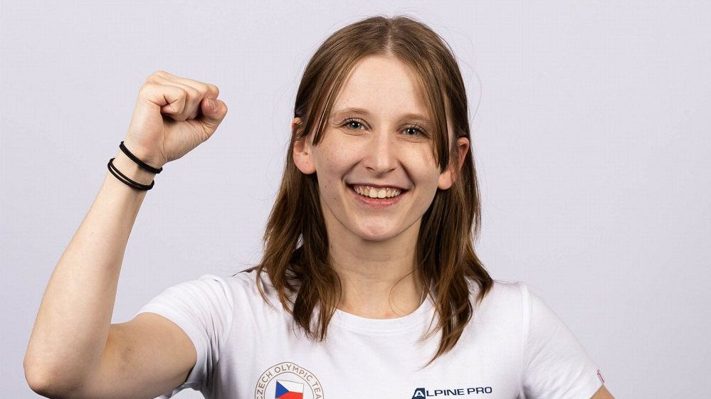 První v české historii. Obdivovatelka Verstappena chce vyzrát na favoritky