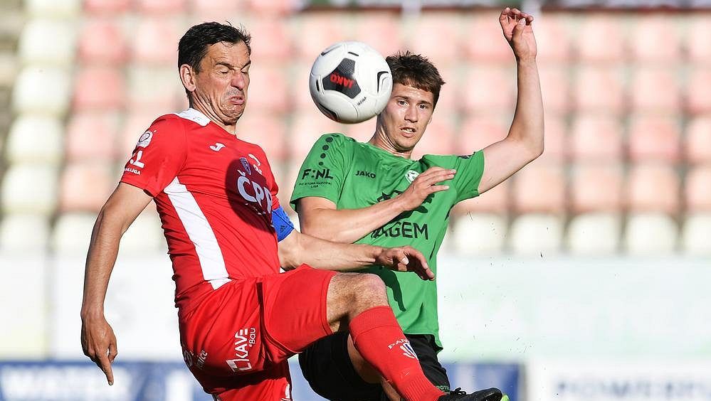 FOTBAL ONLINE: Pardubice jdou do odvety baráže s náskokem, Zlín nemá klid