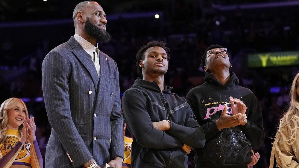 Úleva pro hvězdu NBA. Syn LeBrona Jamese opustil nemocnici