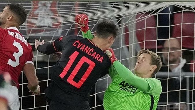 Čvančarovi dal pěstí a rozžhavil Radu doběla. Na Spartě její nový gólman inkasoval bodycam gól