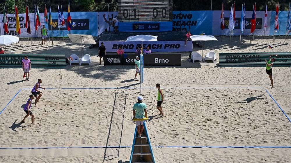 Tre tsjekkiske sandvolleyballpar kvalifiserte seg til semifinalen i Brno-turneringen