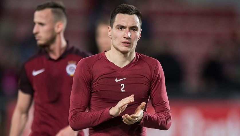 Bývalý sparťan nesměl letět do Prahy, na dovolenou dorazil autem přes Vídeň