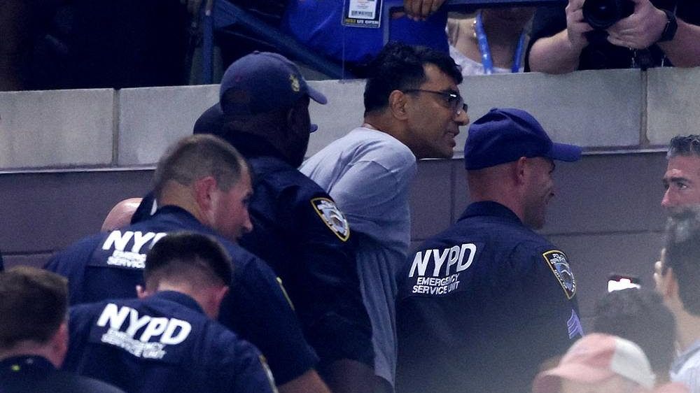 Klimatičtí extrémisté narušili semifinále US Open. Muchová skoro hodinu nehrála