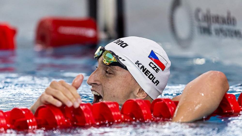 Plavec Knedla získal na juniorském MS stříbro na 100 m znak