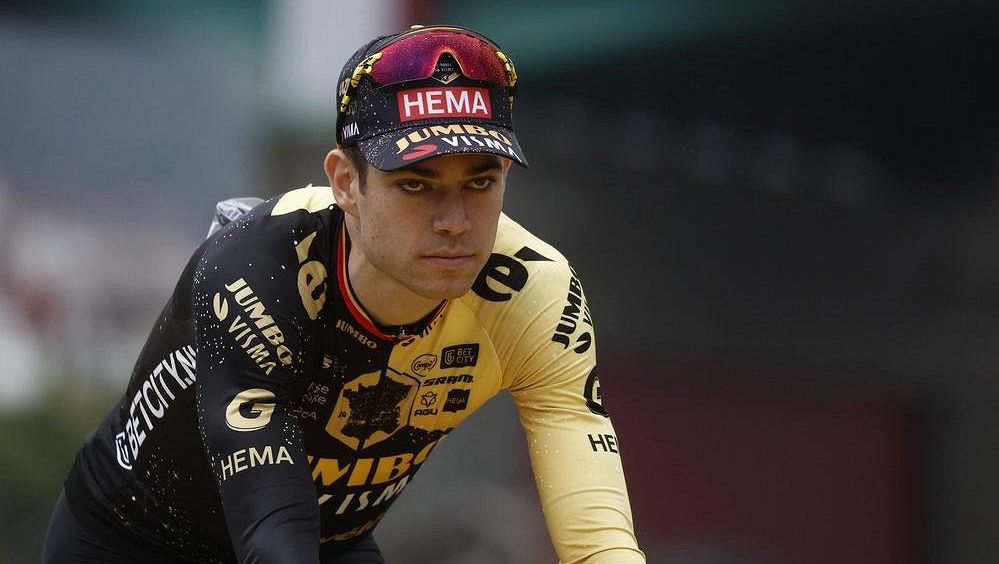 Muž z jiné planety. Van Aert si poprvé odskočil na gravel a soupeřům nadělil devět minut