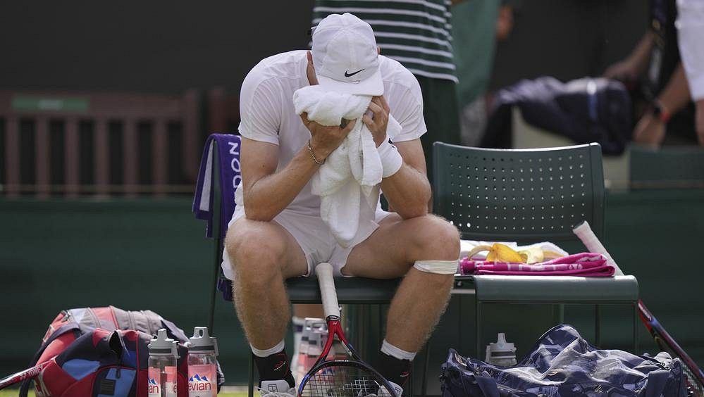 Shapovalov po vyřazení z Wimbledonu bude řešit problém s kolenem