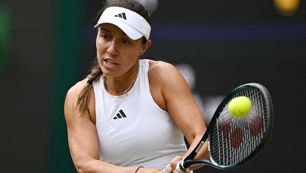 Frustrace a vztek. Američanka po vyřazení od Vondroušové rozmlátila raketu