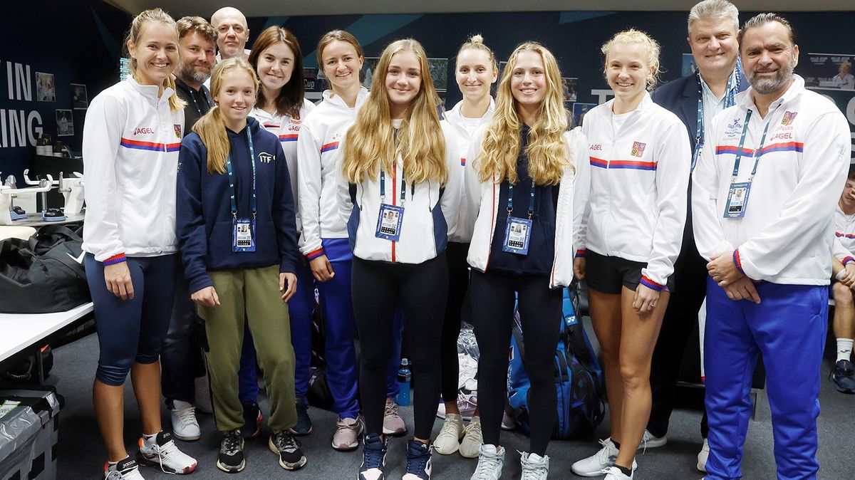 Přijela návštěva z Córdoby. Juniorky okoukly českou šatnu, došlo i na hraní karet