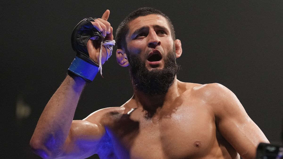 Dejte mi zbraň, šokovala hvězda UFC. Lítostivý projev zastínil vzkaz Kadyrovovi