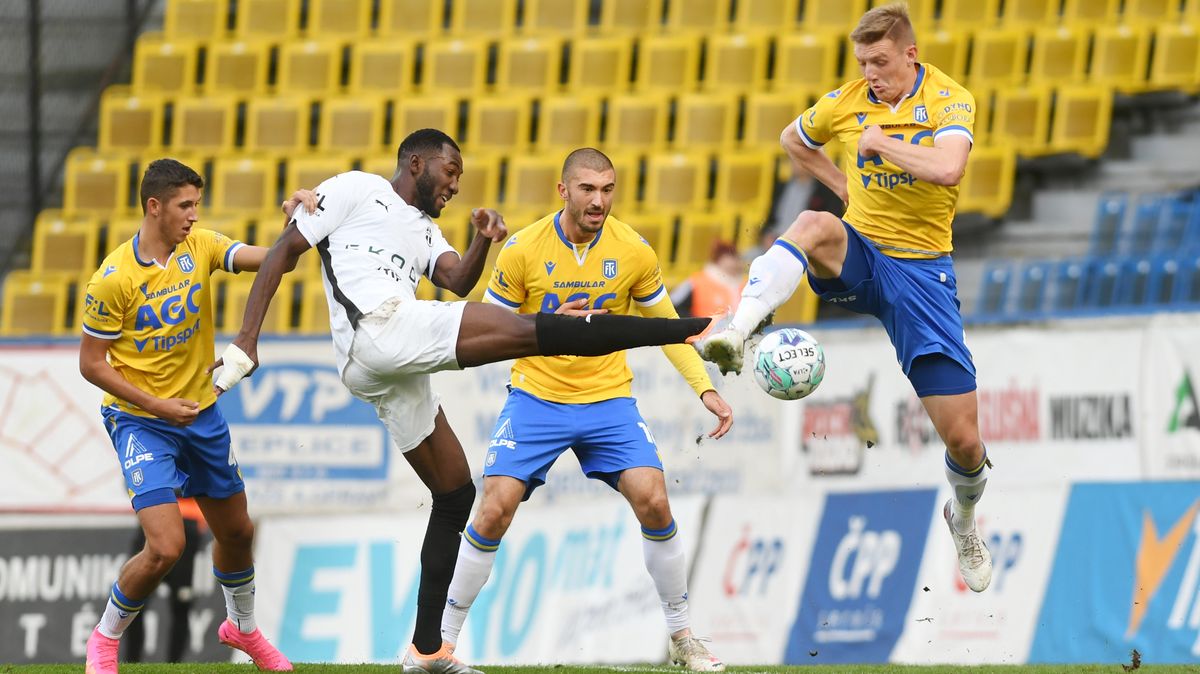 Padesát minut bez fotbalu. Zápas Teplic s Boleslaví přerušil výpadek světel