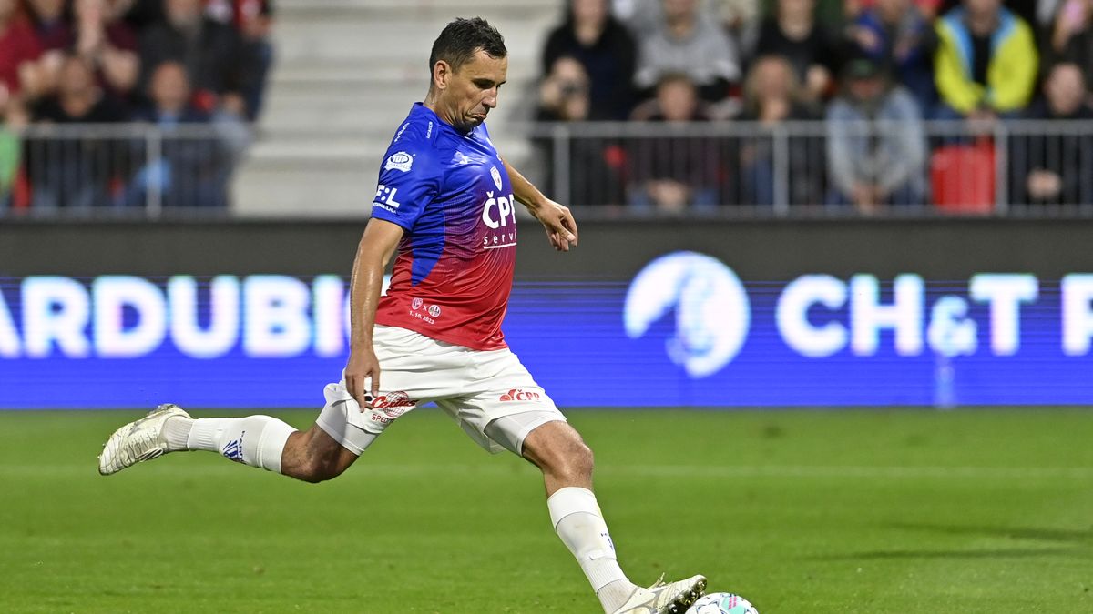 Černý poslechl spoluhráče a v derby znovu pálil ostrými. Nějak se mi proti Hradci daří, smál se