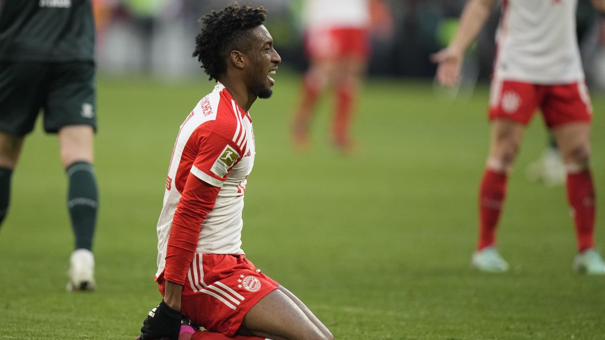 Bayern hlásí další ztrátu, Coman si poranil v Augsburgu koleno