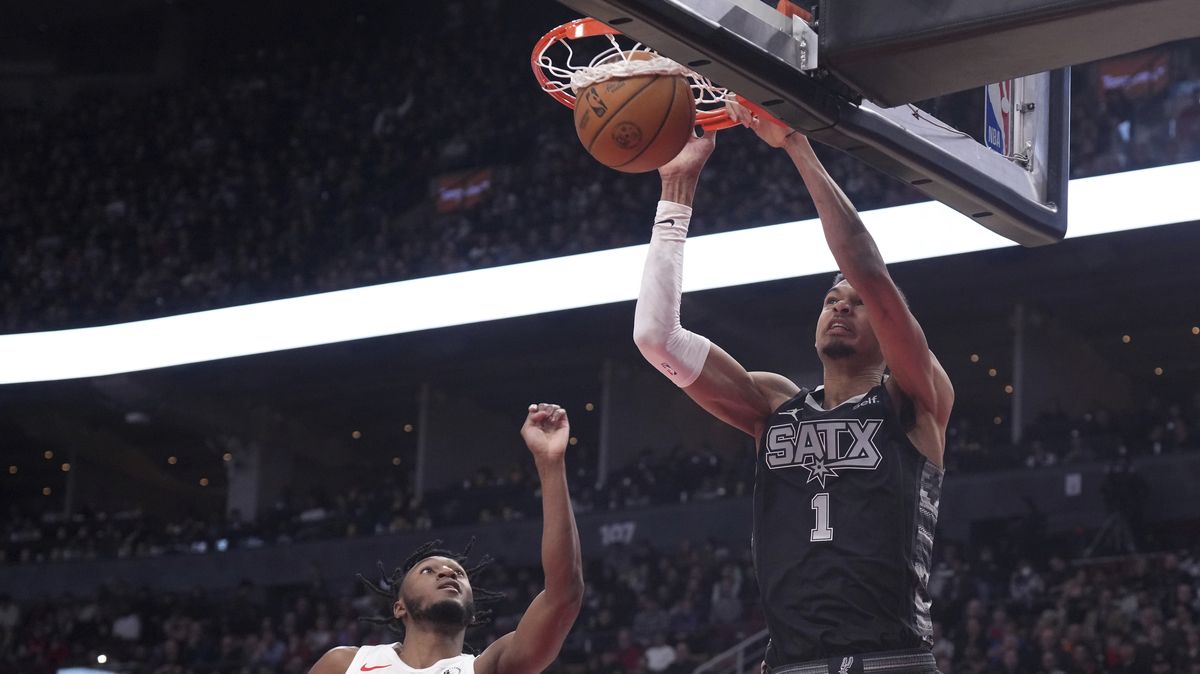 Wembanyama předvedl triple double s 10 bloky, San Antonio vyhrálo v Torontu