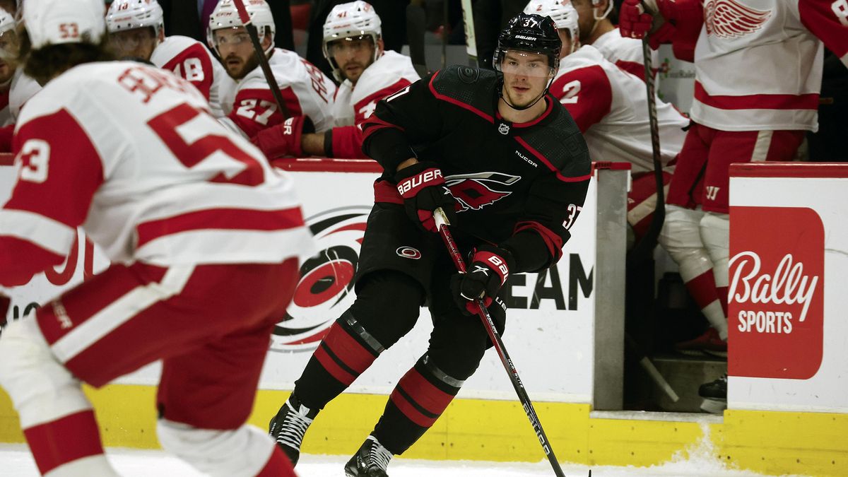 Nečas v NHL pomohl gólem k výhře Hurricanes