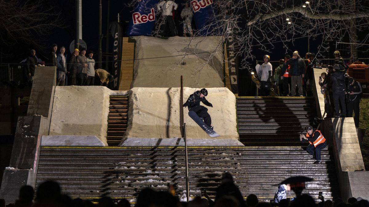 Salta nad schody, 25 metrů dlouhé zábradlí i rozbitá helma. Výstaviště vidělo snowboardovou Matějskou