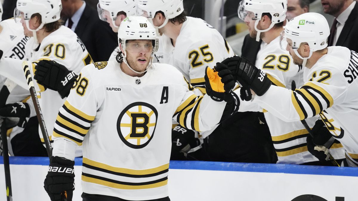 Boston blízko postupu, vítězství Bruins korunoval Pastrňák