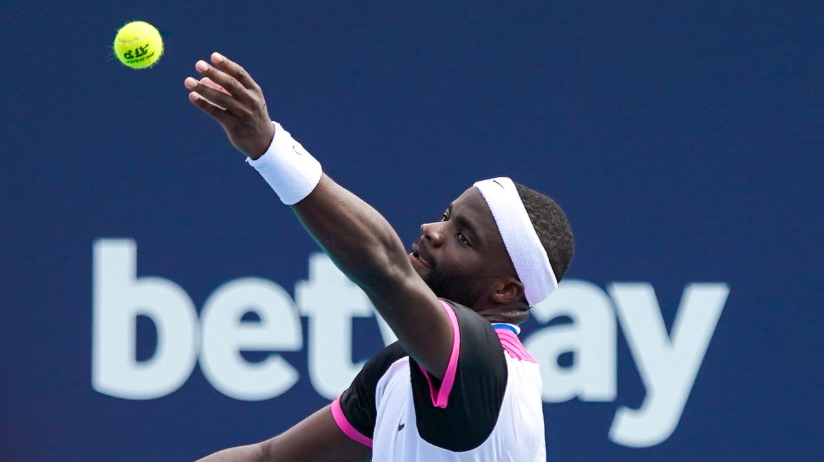 Obhájce titulu Tiafoe je na tenisovém turnaji v Houstonu v semifinále