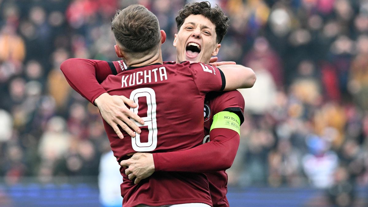 Nevšední situace před penaltou. Krejčí nerad dlouho čeká, tak krokoval dvakrát