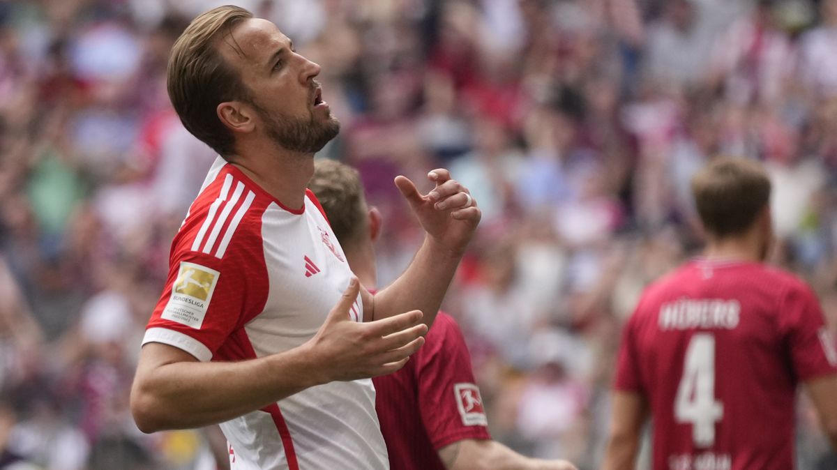 Pecháček Kane gratuloval Leverkusenu. Bundesliga ho baví, nekonečné čekání na trofej ale pokračuje
