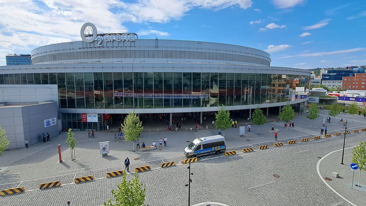 DNES 18:40 STUDIO MS HOKEJ: Češi jdou na USA bez nemocného Fleka, změny i v prvním útoku. Ve studiu bude Leo Gudas