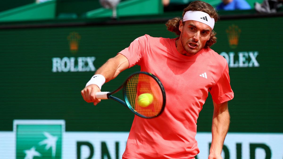 Dvojnásobný šampion Tsitsipas je v Monte Carlu po Djereho skreči ve druhém kole