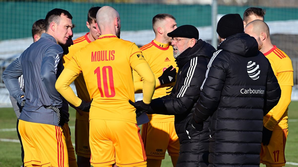 Fotbalisté Dukly porazili Žižkov a poskočili do čela druhé ligy
