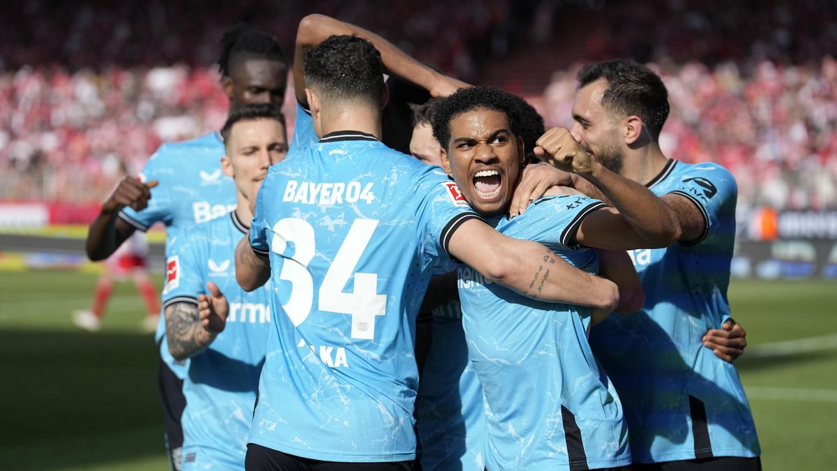 Leverkusenu stačí jediná výhra k titulu. A legenda tlačí na šéfy Bayernu: Vyhoďte Tuchela!