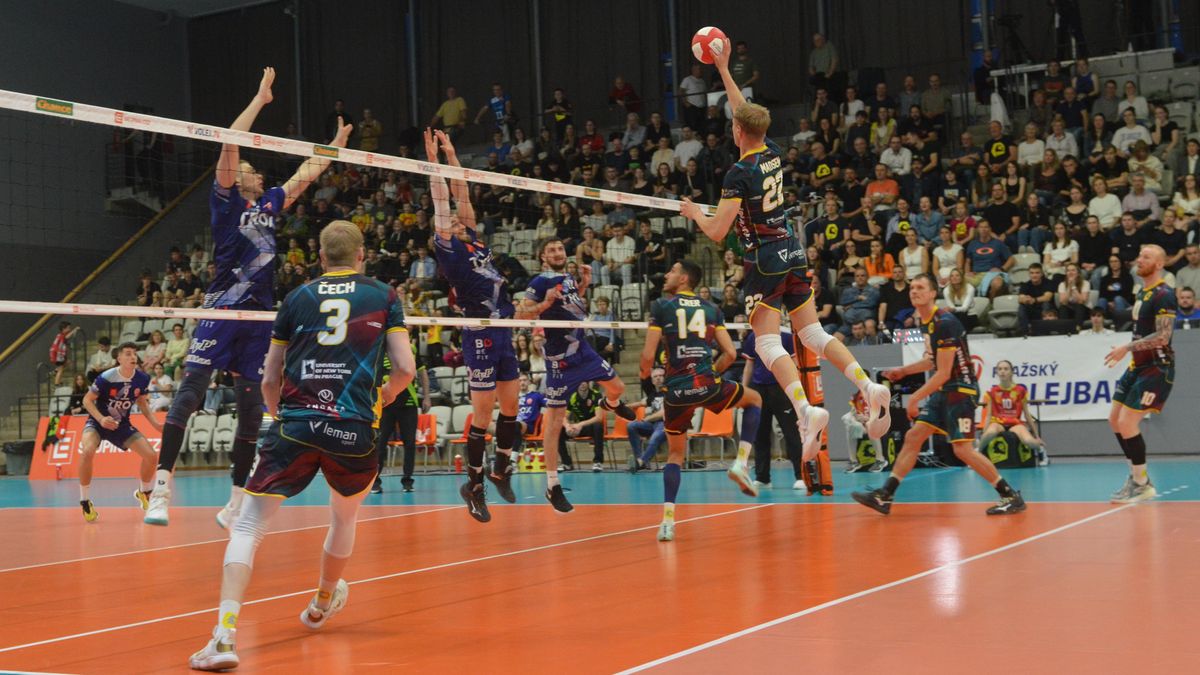 Přímý postup do čtvrtfinále extraligy volejbalistů udržely Benátky a Liberec