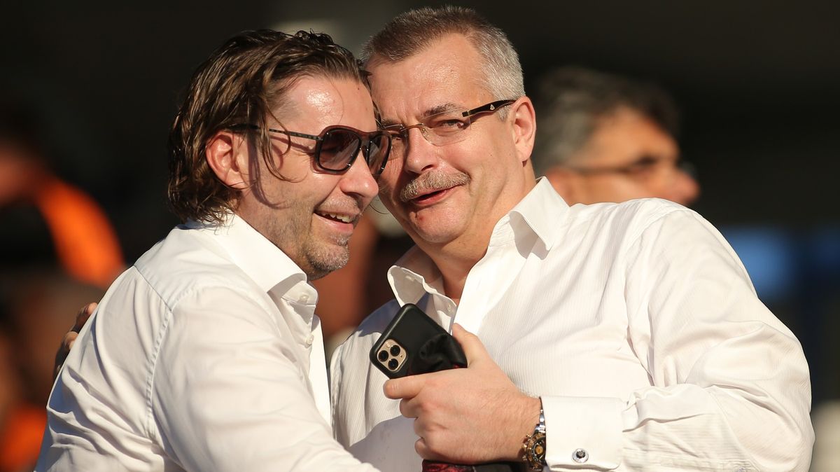 Jak šel čas k miliardám do fotbalu: zlom s tendrem, zásah úřadu i Tvrdík a spol. na kávě