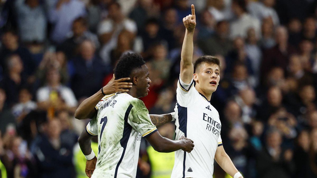 Fotbalisté Realu Madrid oslavili před domácími fanoušky titul demolicí Alavésu