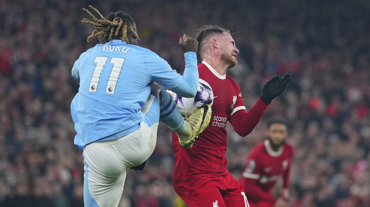 Klopp objímal Guardiolu, po šlágru ale zuřil