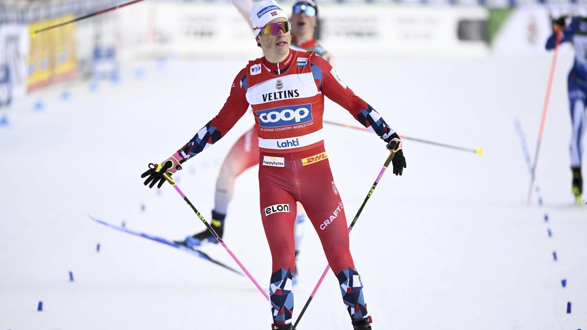 Nor Klaebo vyhrál na Světovém poháru v Oslu závod na 50 km klasicky