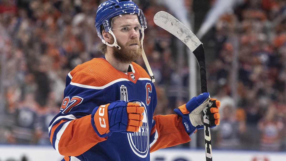 Rachot v Edmontonu. McDavid přeskočil Gretzkyho, diváky rozdováděl i bývalý sparťan