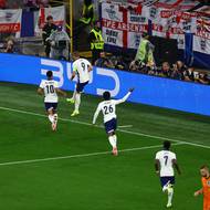 Euforie anglických fotbalistů po vyrovnání na 1:1