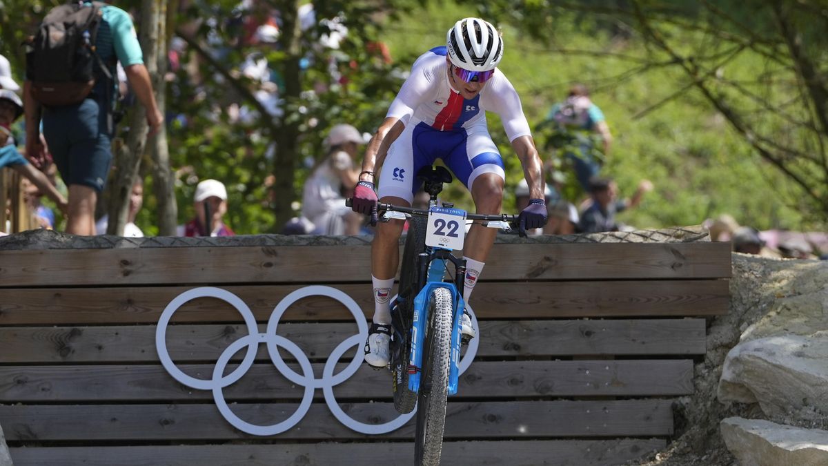 Cink obsadil v závodě cross country 25. místo, zlato slaví Pidcock