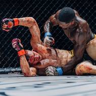 Titulová bitva mezi Leem Brichtou a Jairem Pachecem nabídla obrovské množství krve.