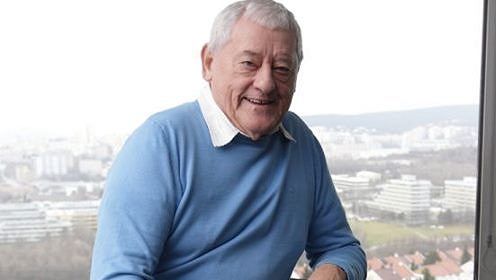 Peter Šťastný se musí omluvit Jozefu Golonkovi, řekl soud