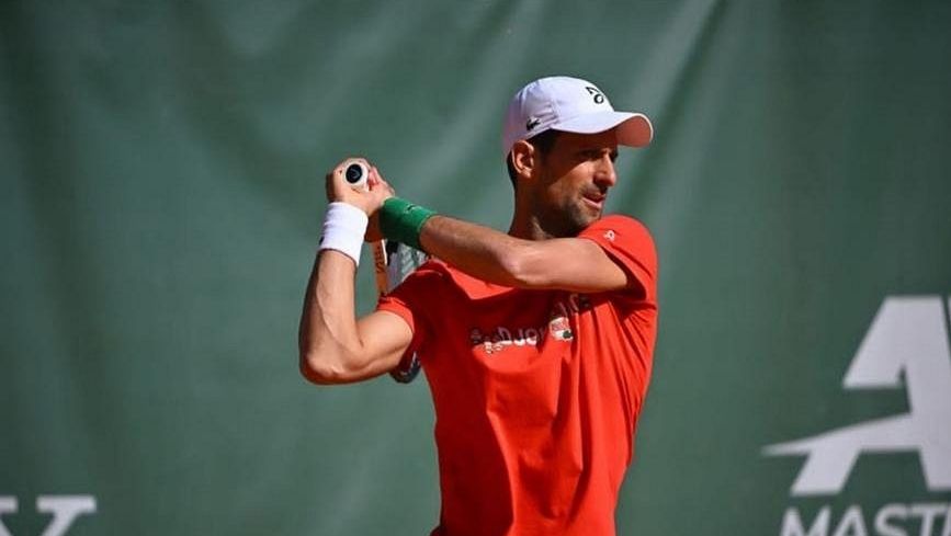 Djokovič během pauzy trénoval na antuce a v Monte Carlu věří v dobrý výsledek