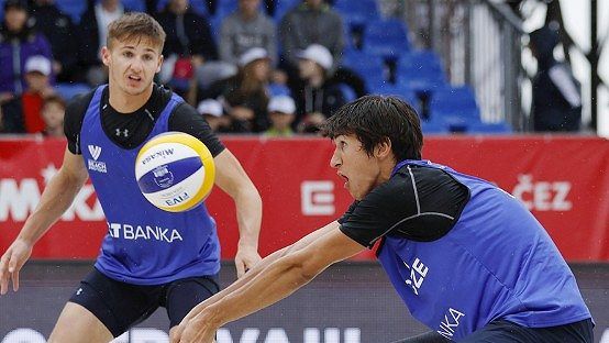 Oba české beachvolejbalové páry jsou na MS do 21 let v play off