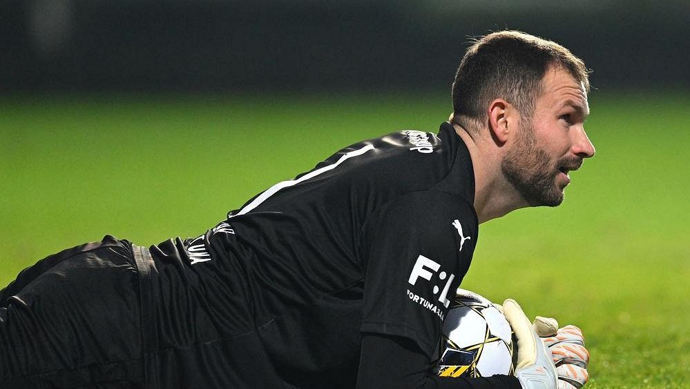 FOTBAL ONLINE: Plzeň zase vede, Slavia potřebuje porazit Slovácko. Zvedne se Baník?