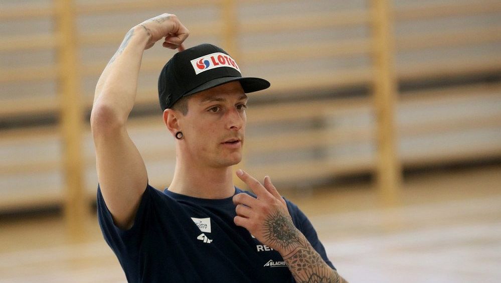 Nechutné, fuj! Kněz se nevídaně pustil do trenéra čerstvého mistra světa