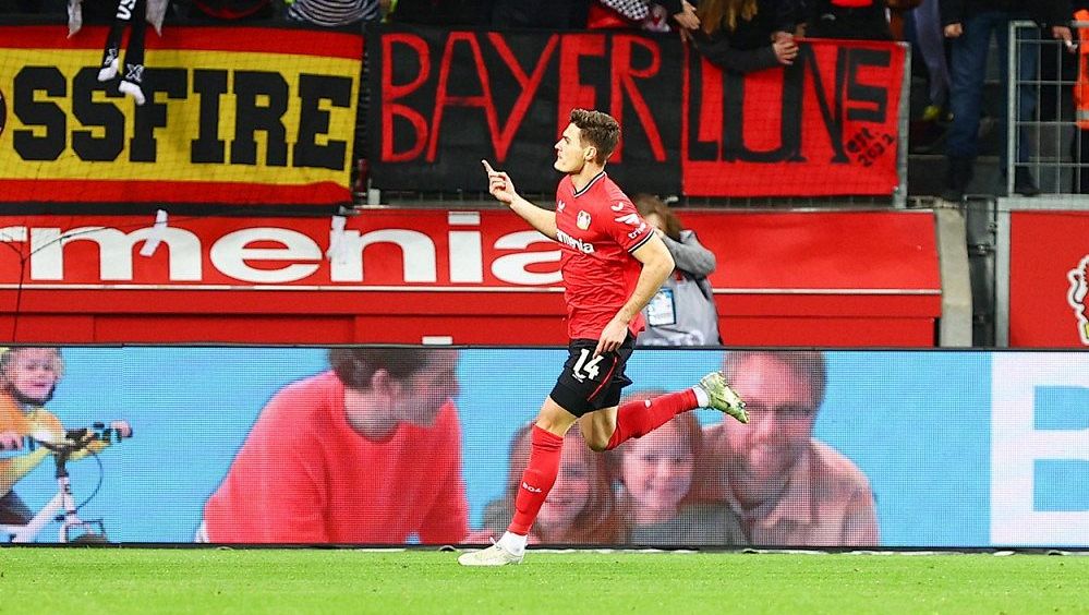 FOTBAL ONLINE: Odvetné drama gigantů, United přivítá Barcelonu. Hložek se Schickem vyzvou Monako